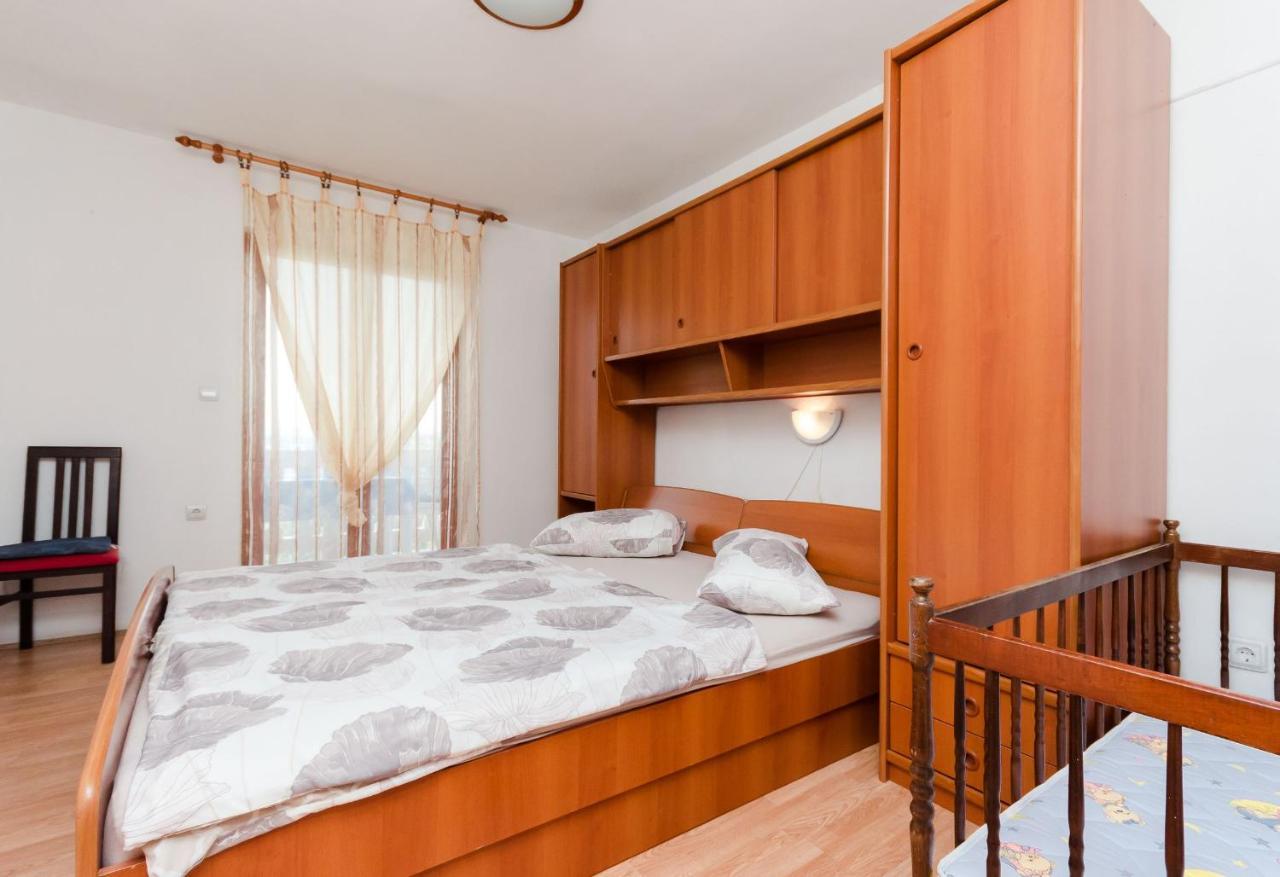 Apartments Albina Lopar Bagian luar foto