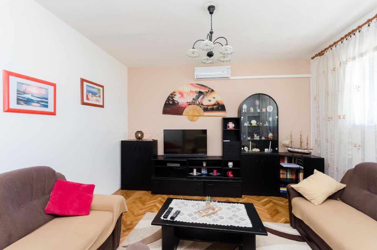 Apartments Albina Lopar Bagian luar foto