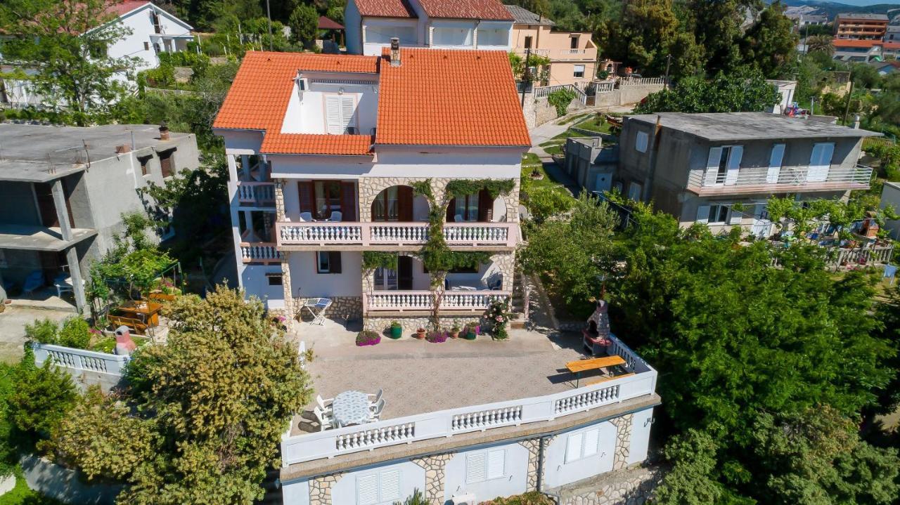 Apartments Albina Lopar Bagian luar foto