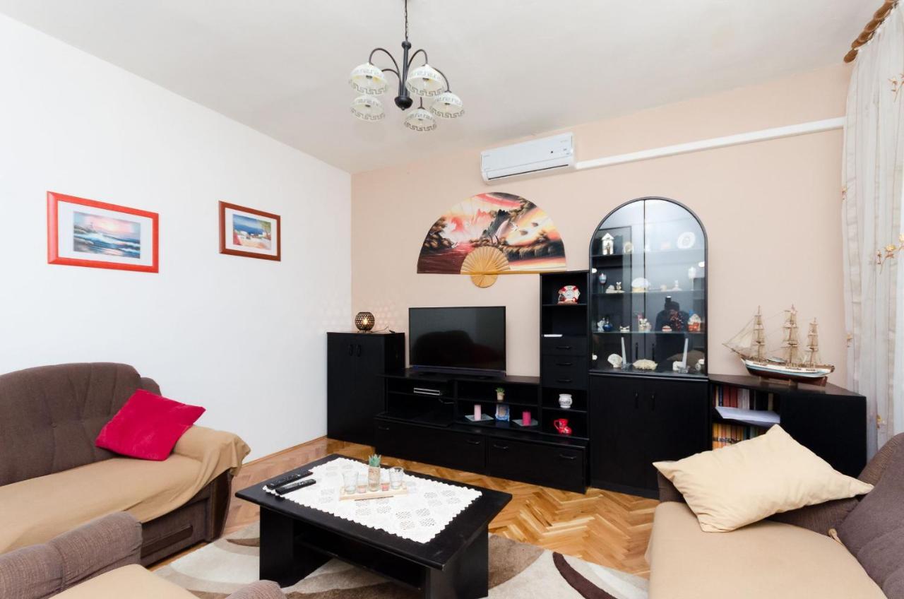 Apartments Albina Lopar Bagian luar foto